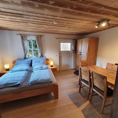 Alte Backstube - Ferienwohnung Huettenstube Und Ferienzimmer Auszeit Erkenbrechtsweiler Luaran gambar